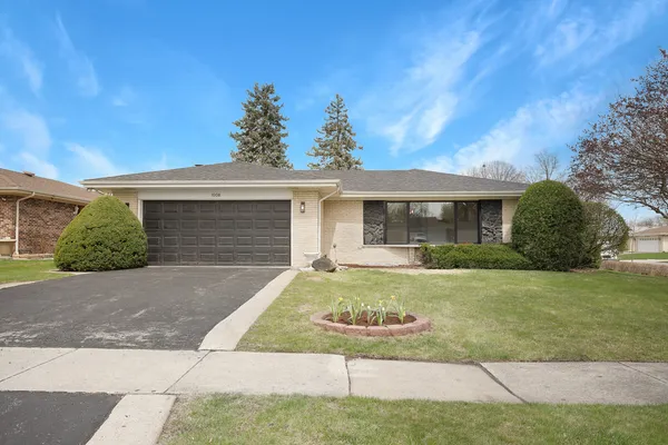 $649,900 | 1008 West Ash Drive, Mount Prospect, IL 60056