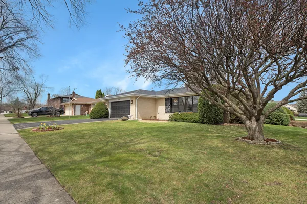 $649,900 | 1008 West Ash Drive, Mount Prospect, IL 60056