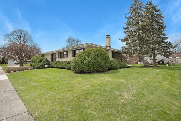 $649,900 | 1008 West Ash Drive, Mount Prospect, IL 60056