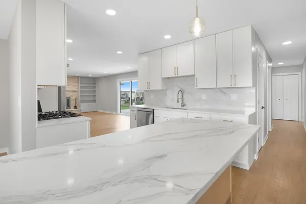 $649,900 | 1008 West Ash Drive, Mount Prospect, IL 60056