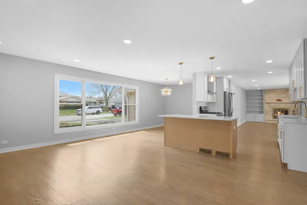 $649,900 | 1008 West Ash Drive, Mount Prospect, IL 60056