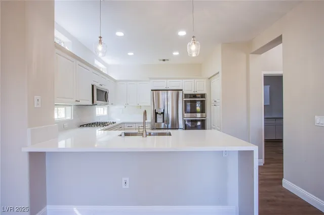 $3,300 | 2660 Crown Ridge Drive, Las Vegas, NV 89134