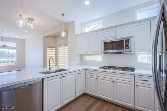 $3,300 | 2660 Crown Ridge Drive, Las Vegas, NV 89134