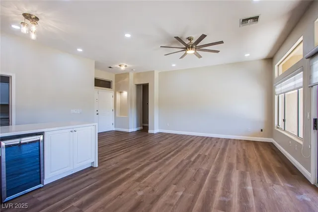 $3,300 | 2660 Crown Ridge Drive, Las Vegas, NV 89134