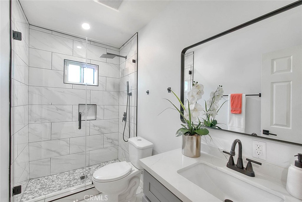 5422 Ruthelen Street Los Angeles, CA 90062 - Photo 8 of 74