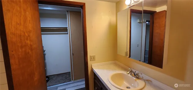 $1,460 | 624 West Cedar Street, Unit 11, Shelton, WA 98584