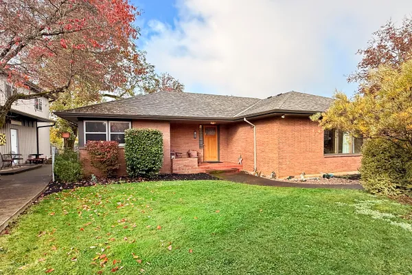 $895,000 | 571 Northwest Wade Street, Estacada, OR 97023