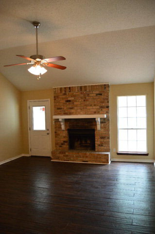 102 Vermell Circle Daphne, AL 36526 - Photo 6 of 8 Living Room