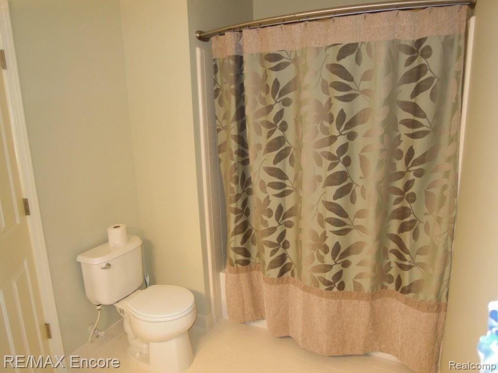 3822 Windingbrook Circle, Unit 8 Rochester Hills, MI 48309 - Photo 46 of 64