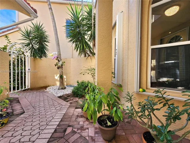 a view of a hallway with a livingroom and a bathroom with mirror gate