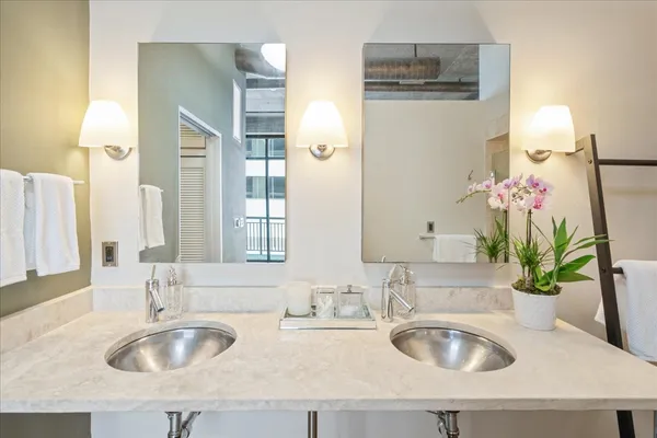 $3,800 | 311 West 5th Street, Unit 806, Austin, TX 78701