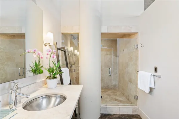 $3,800 | 311 West 5th Street, Unit 806, Austin, TX 78701
