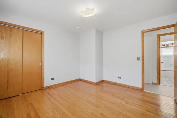 $2,300 | 8645 West Summerdale Avenue, Unit 3, Chicago, IL 60656