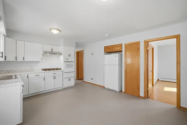 $2,300 | 8645 West Summerdale Avenue, Unit 3, Chicago, IL 60656