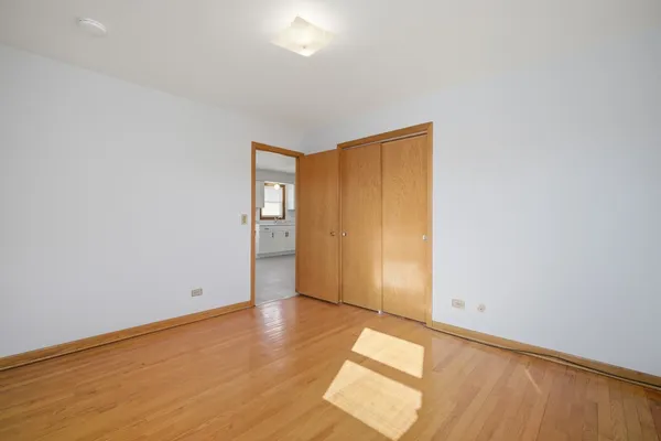 $2,300 | 8645 West Summerdale Avenue, Unit 3, Chicago, IL 60656