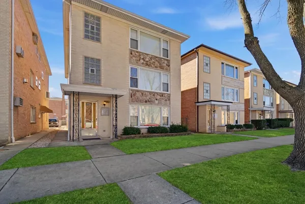 $2,300 | 8645 West Summerdale Avenue, Unit 3, Chicago, IL 60656