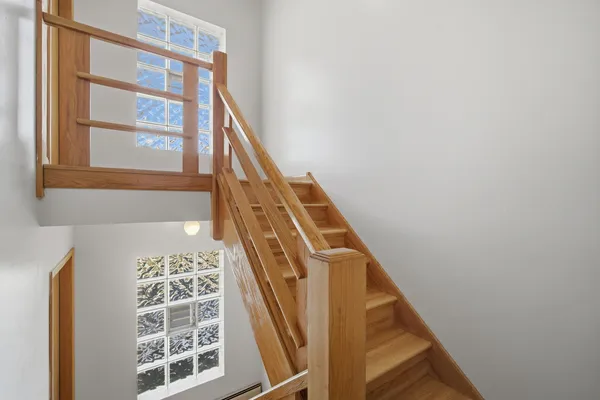 $2,300 | 8645 West Summerdale Avenue, Unit 3, Chicago, IL 60656