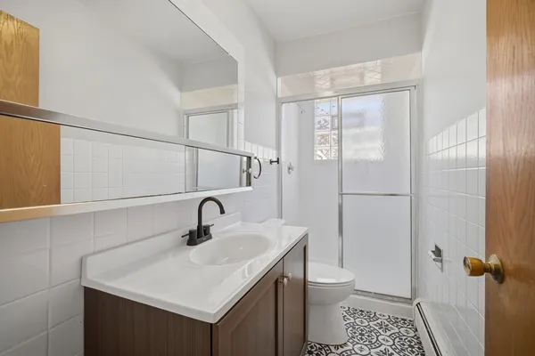 $2,300 | 8645 West Summerdale Avenue, Unit 3, Chicago, IL 60656