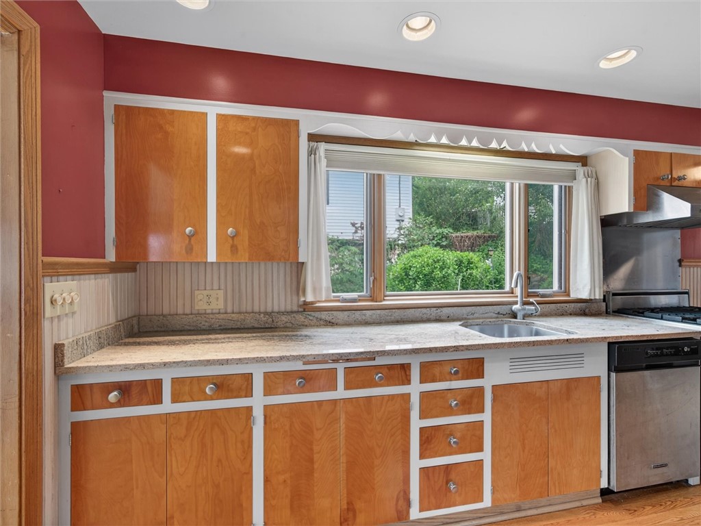 5452 East Lake Road Conesus, NY 14435 - Photo 26 of 42 light & bright kitchen w/ GRANITE COUNTERS