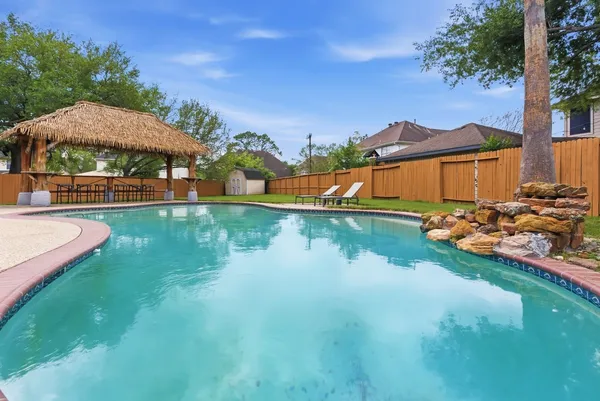 $447,800 | 3820 Lake View Drive, Pearland, TX 77581