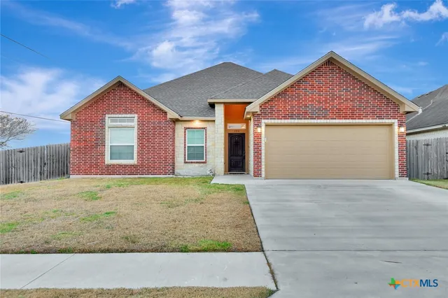 $329,900 | 102 Tiki Court, Victoria, TX 77904