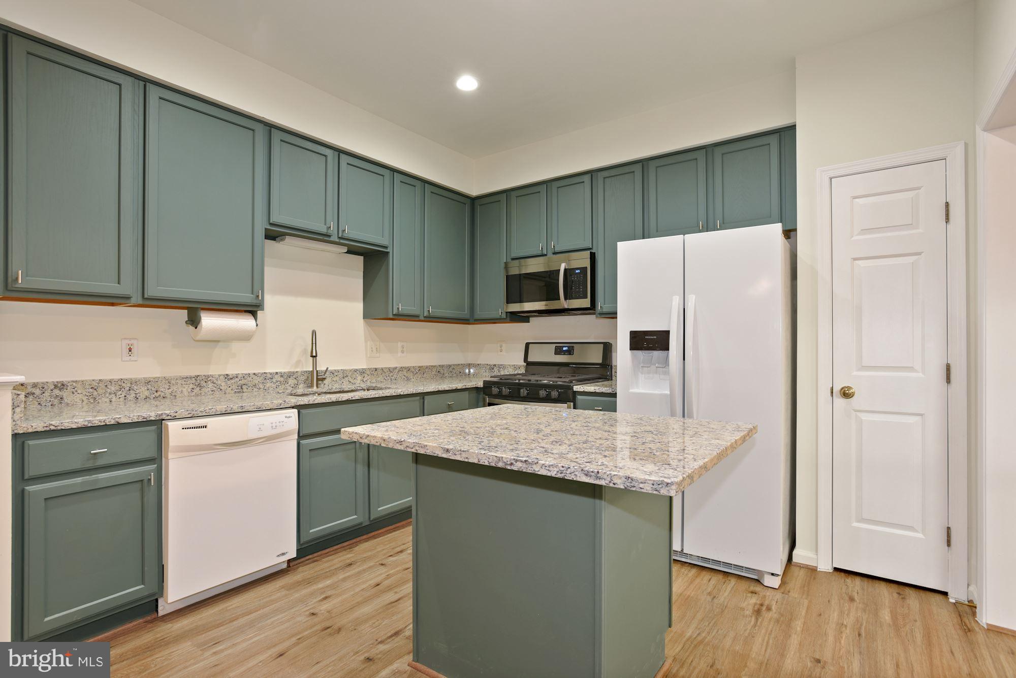 13617 Beckingham Drive Herndon, VA 20171 - Photo 5 of 32