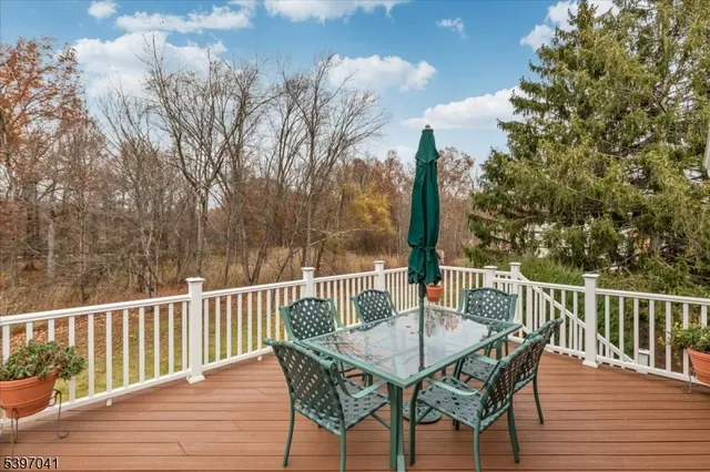 a view of yard with trees