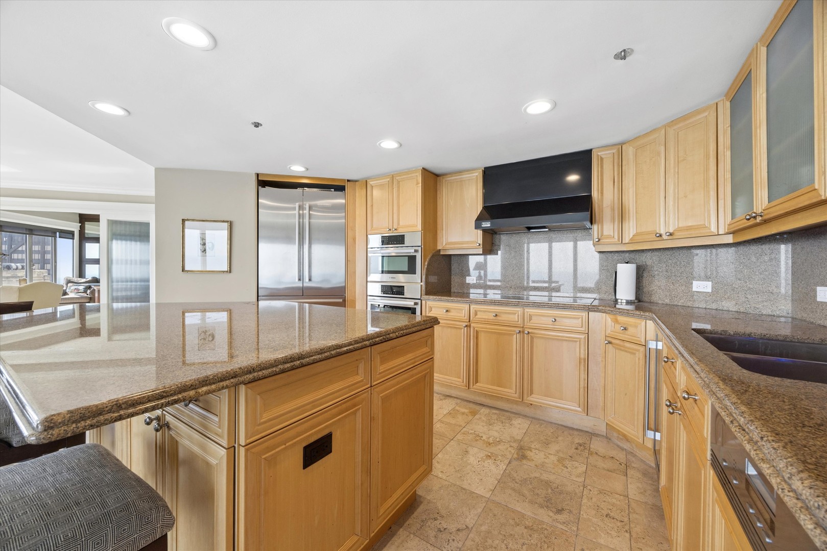 950 North Michigan Avenue, Unit 4202 Chicago, IL 60611 - Photo 13 of 33
