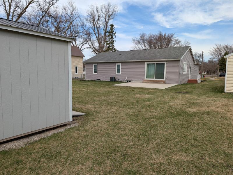 400 9th Street Southwest Wells, MN 56097 - Photo 4 of 40