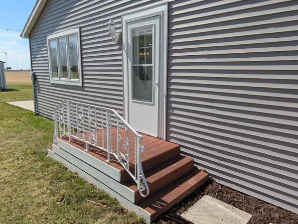 $168,000 | 400 9th Street Southwest, Wells, MN 56097