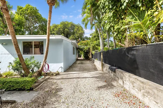 $749,000 | 2820 Southwest 33rd Court, Miami, FL 33133