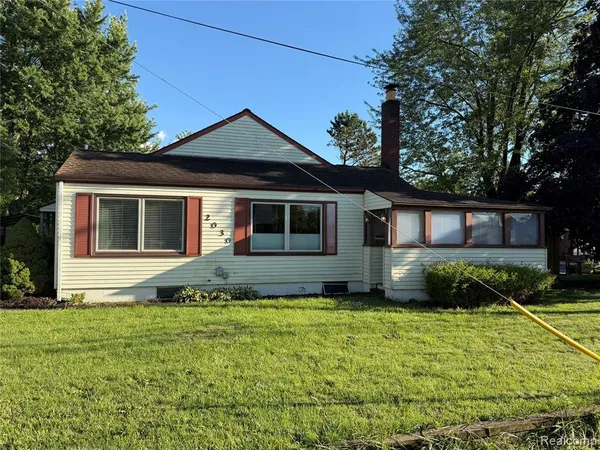 $300,000 | 2030 Orpington Drive, Troy, MI 48083