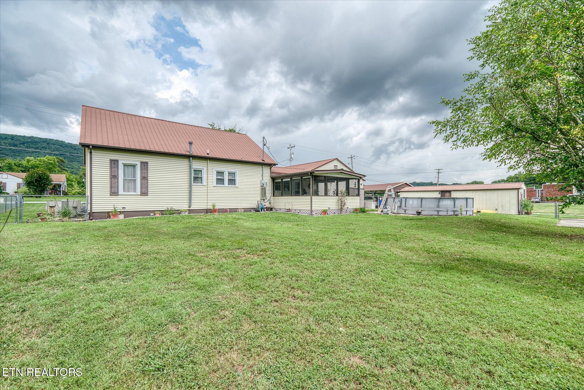 214 Omega Street Harriman, TN 37748 - Photo 11 of 39 11-214 Omega St_074_TNPC