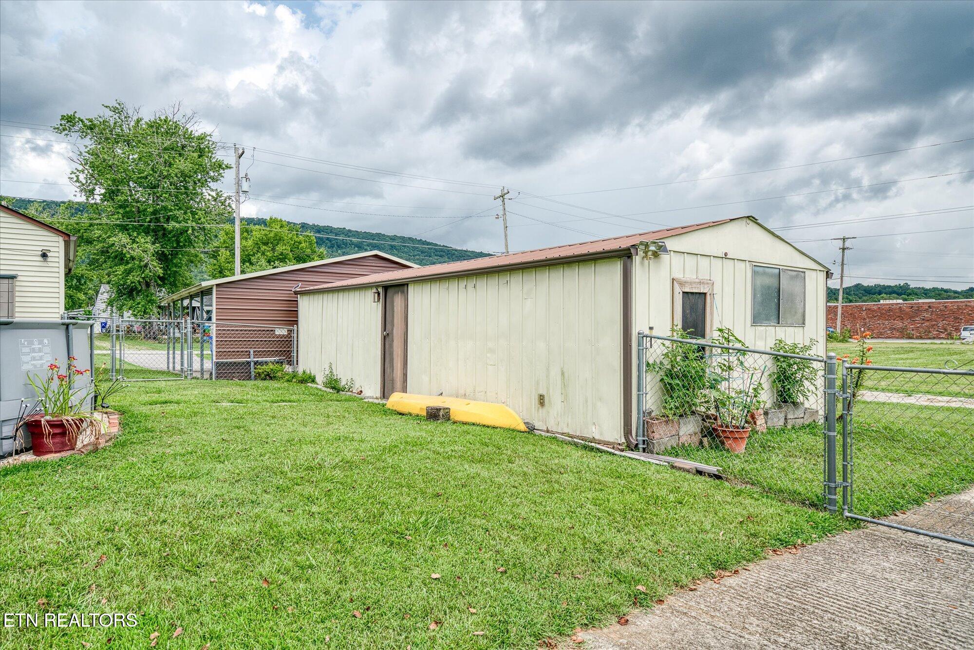 214 Omega Street Harriman, TN 37748 - Photo 12 of 39 12-214 Omega St_079_TNPC