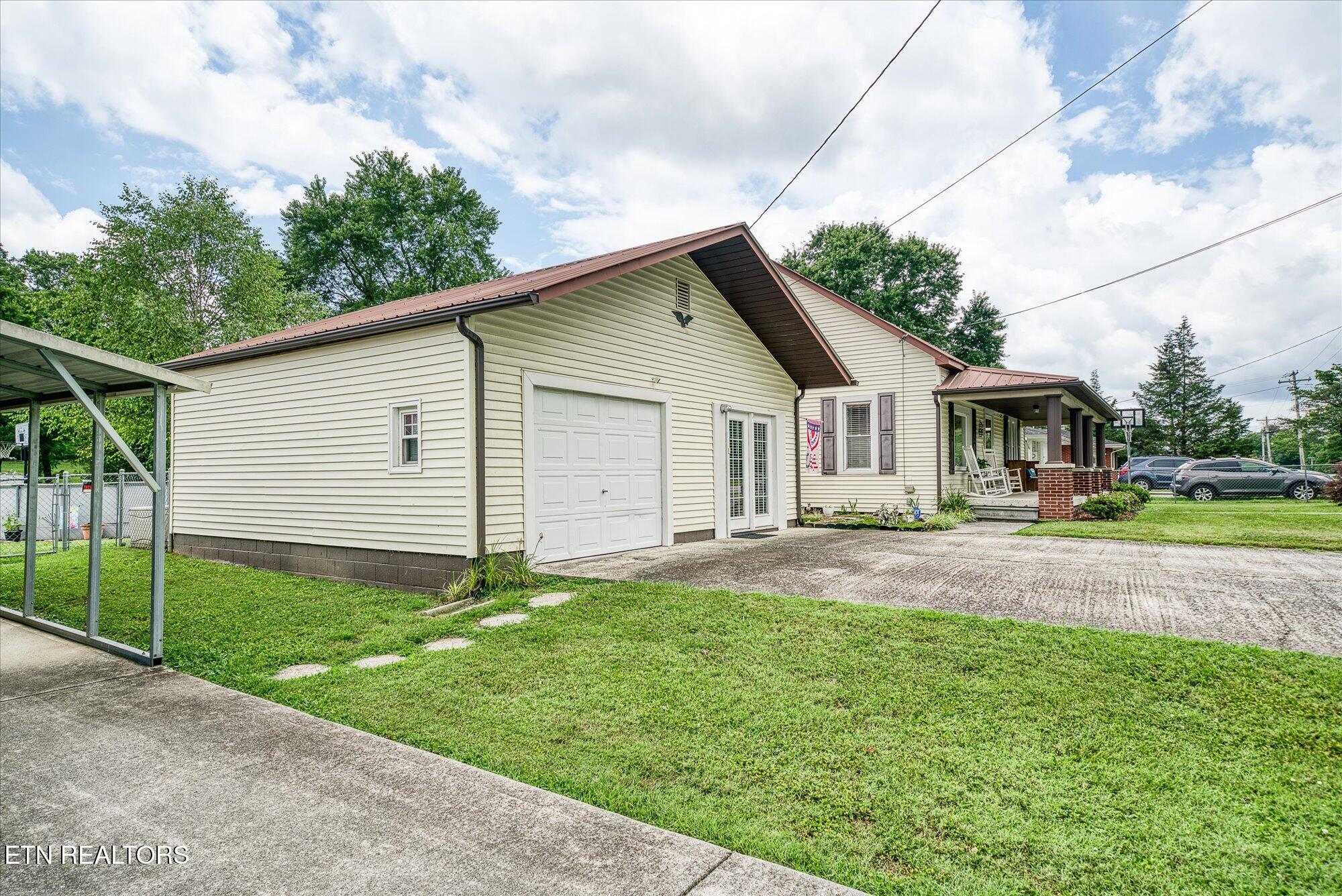214 Omega Street Harriman, TN 37748 - Photo 5 of 39 05-214 Omega St_033_TNPC