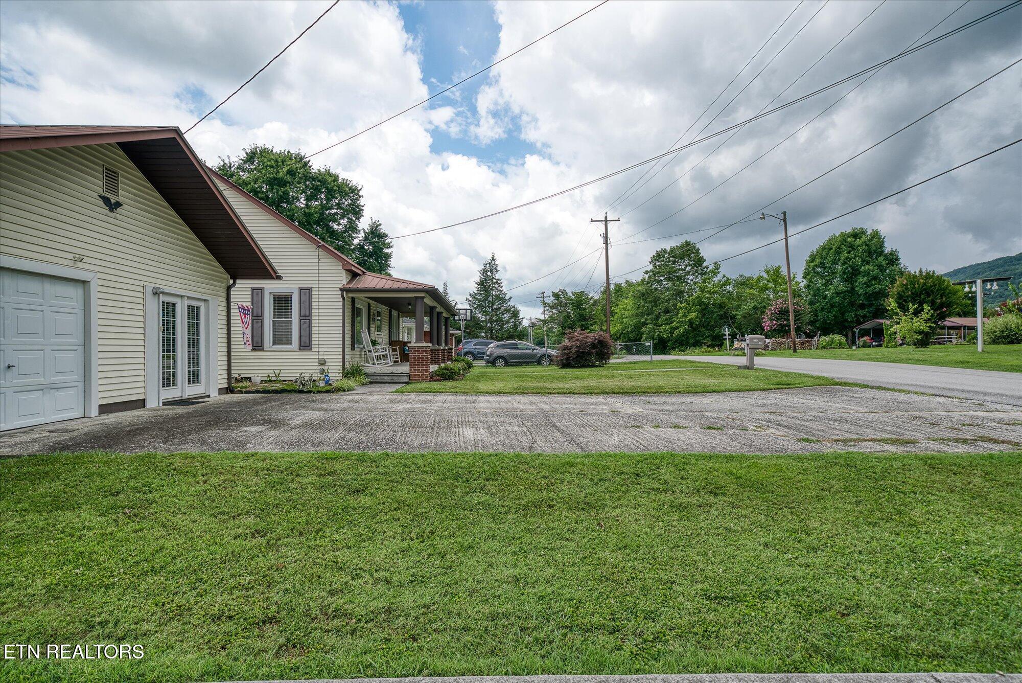 214 Omega Street Harriman, TN 37748 - Photo 6 of 39 06-214 Omega St_038_TNPC