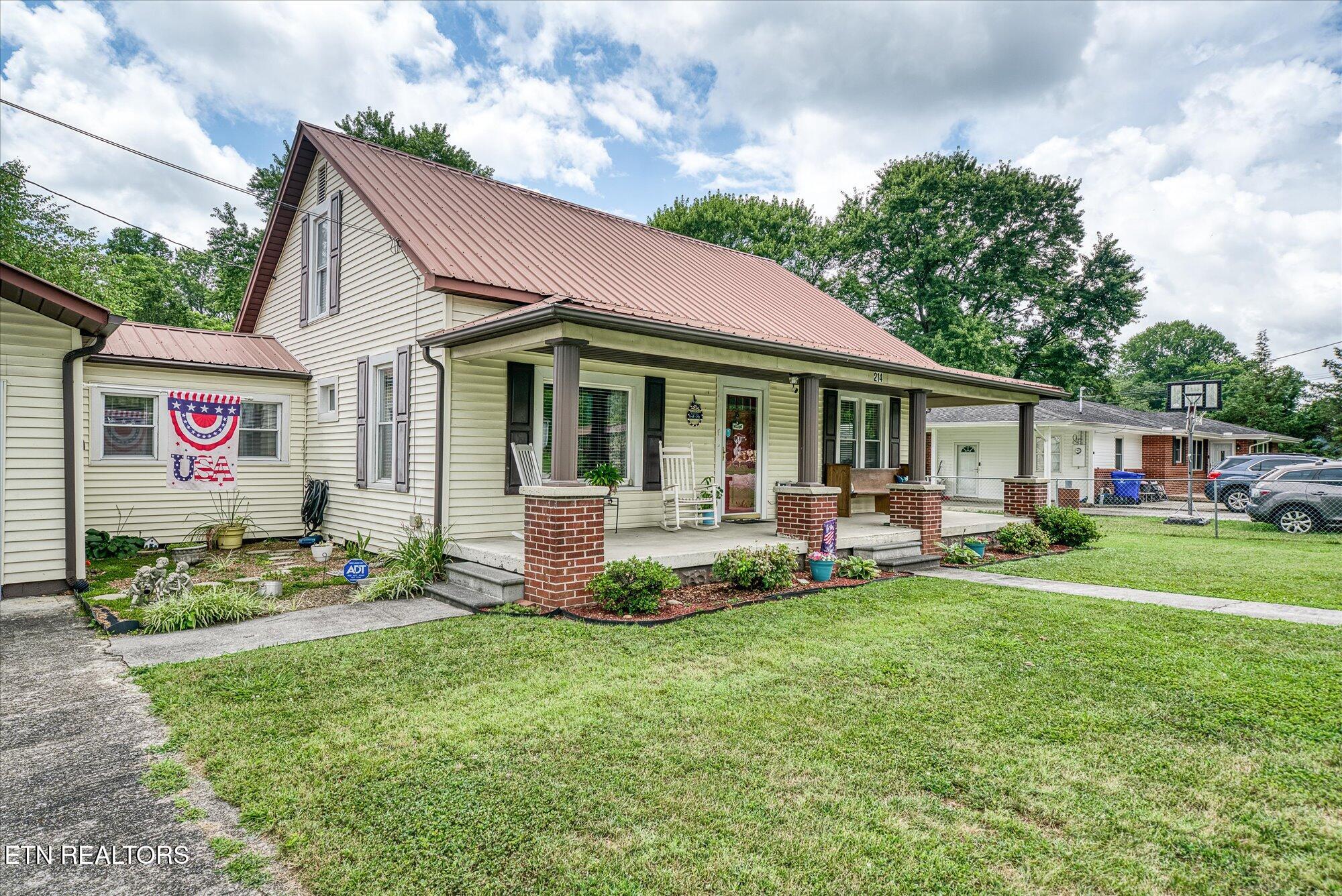 214 Omega Street Harriman, TN 37748 - Photo 7 of 39 07-214 Omega St_048_TNPC