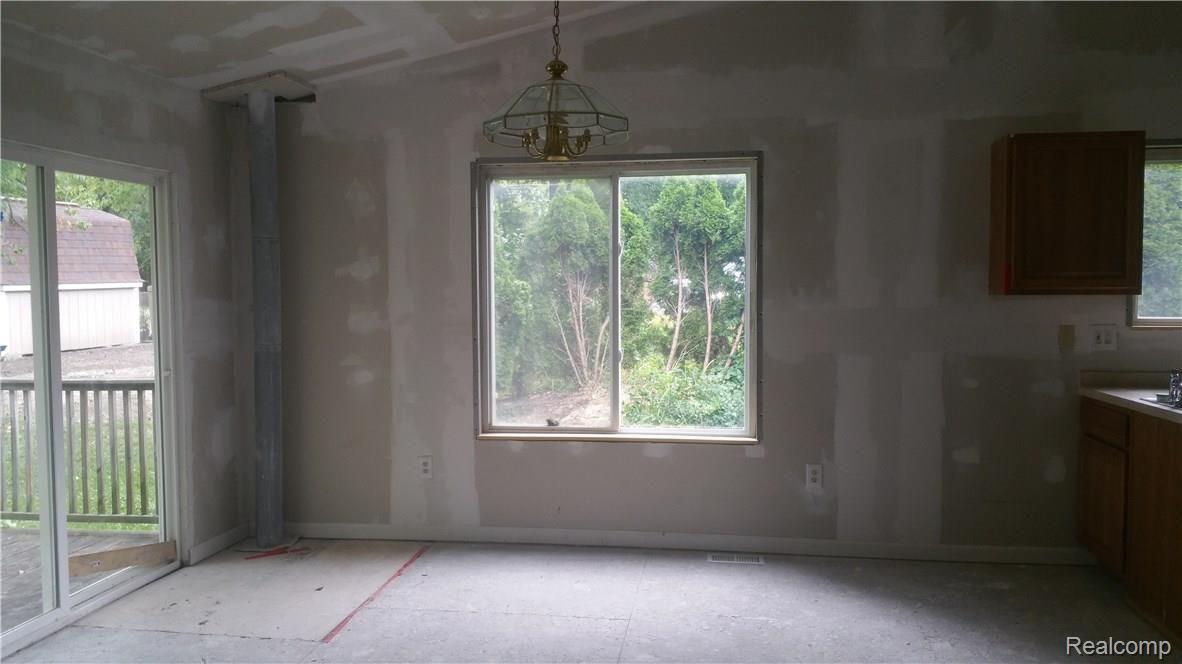 463 North Conklin Road Lake Orion, MI 48362 - Photo 4 of 8 20170824_155943.jpg