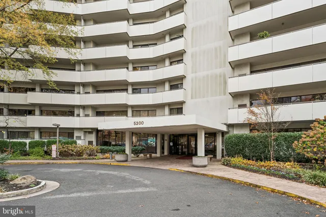 $2,200 | 5300 Columbia Pike, Unit 103, Arlington, VA 22204