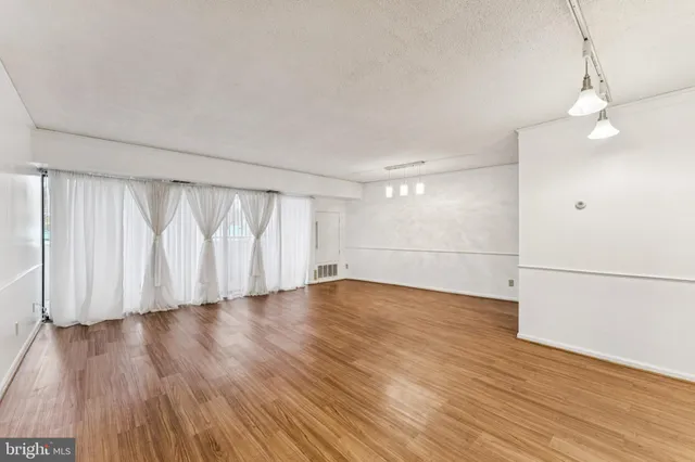 $2,200 | 5300 Columbia Pike, Unit 103, Arlington, VA 22204