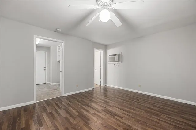 $2,300 | 2200 West Rosedale Street South, Unit B, Fort Worth, TX 76110