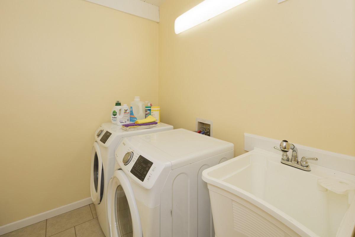 15-2817 Papai Street Pahoa, HI 96778 - Photo 29 of 30 a utility room with dryer and washer