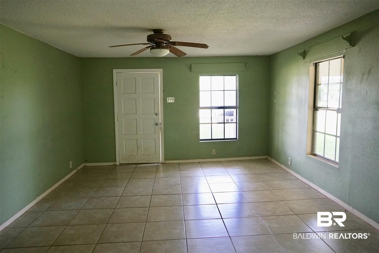 19757 South County Road 20 Foley, AL 36535 - Photo 13 of 23 Living Room
