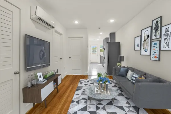 $1,499 | 6620 Lawndale Street, Unit 2, Houston, TX 77023