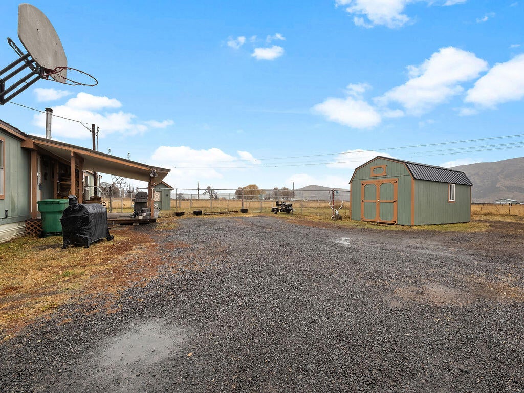 13779 Matney Road Klamath Falls, OR 97603 - Photo 4 of 26 PC170115