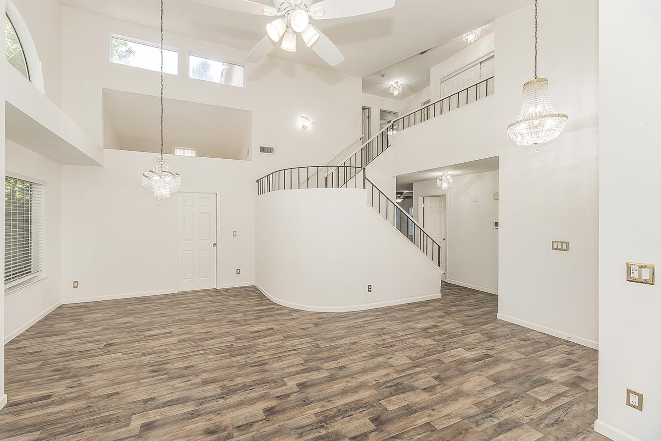 837 East Buckhill Road Fresno, CA 93720 - Photo 5 of 55 High ceiling