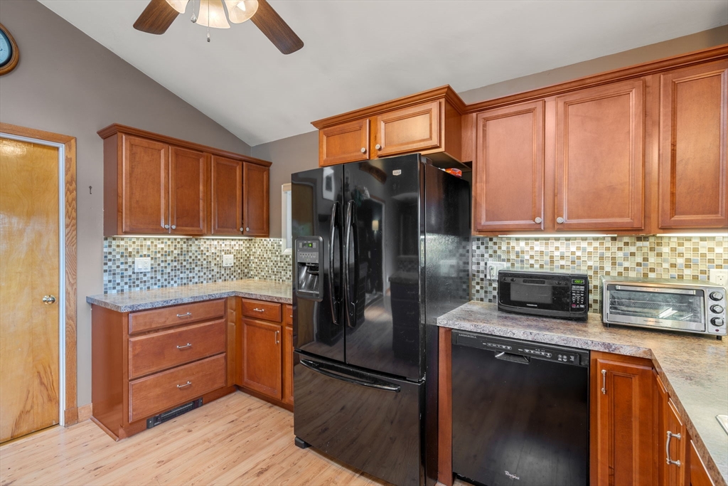 10 Hopkinton Road Upton, MA 01568 - Photo 9 of 31
