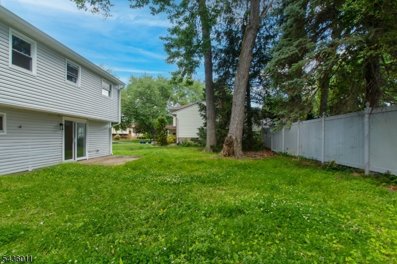 104 Marmora Road Parsippany, NJ 07054 - Photo 6 of 38