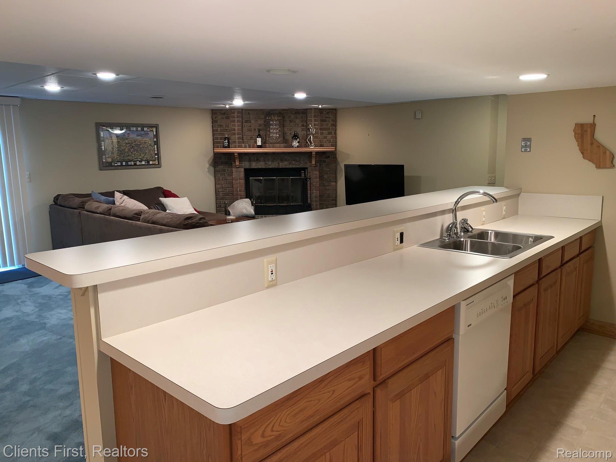 31231 Country Ridge Circle Farmington, MI 48331 - Photo 67 of 73 IMG_1789.JPEG