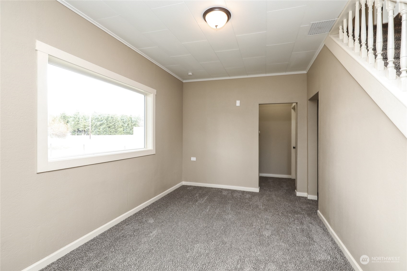 804 Highway 508 Chehalis, WA 98532 - Photo 6 of 17 a view of an empty room with a window